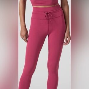 Vuori Daily Form Leggings in EUC!